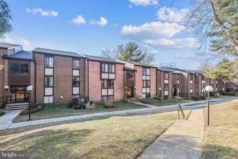 9733 Kings Crown Ct #101, Fairfax, VA 22031