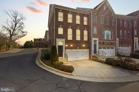 2098 Hutchison Grove Ct, Falls Church, VA 22043
