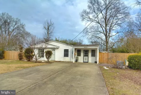 4218 Fairglen Dr, Alexandria, VA 22309
