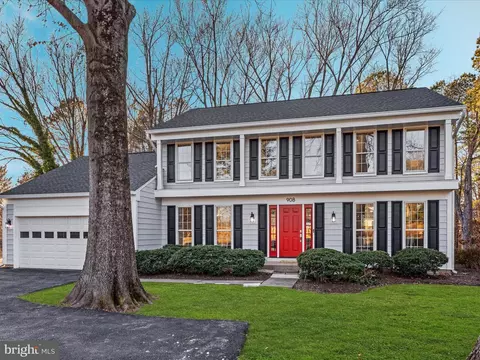 908 Mcmillen Ct, Great Falls, VA 22066