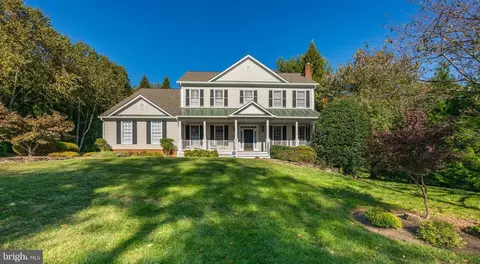 2111 Powhatan St, Falls Church, VA 22043
