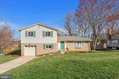 5347 Gainsborough Dr, Fairfax, VA 22032