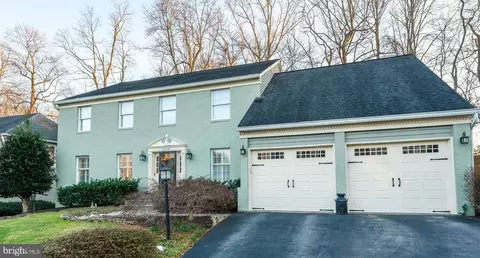 8609 Cherry Dr, Fairfax, VA 22031