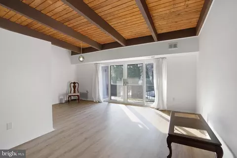 7843 Enola St #212, Mclean, VA 22102