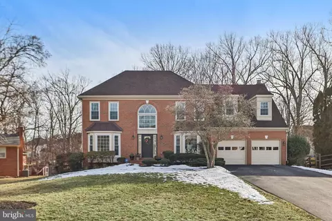 711 Huntsman Pl, Herndon, VA 20170