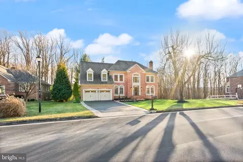 9713 Middleton Ridge Rd, Vienna, VA 22182