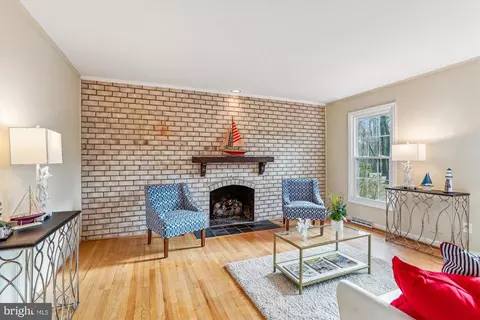 Living - 2361 Gallant Fox Ct, Reston, VA 20191 photo 2 of 4