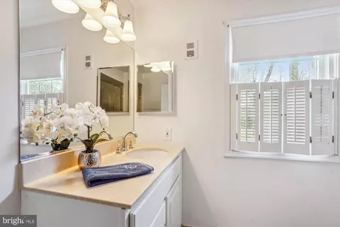 Bath - 2361 Gallant Fox Ct, Reston, VA 20191 photo 2 of 3
