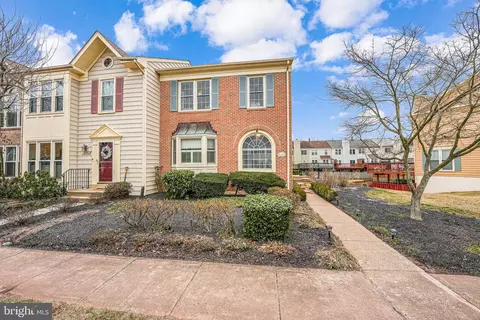 5193 Glen Meadow Dr, Centreville, VA 20120