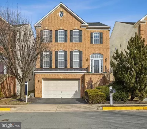 6852 Rolling Creek Way, Alexandria, VA 22315