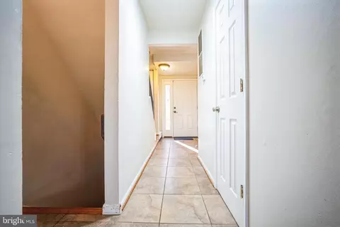 Entry Way - 2228 Lofty Heights Pl, Reston, VA 20191 photo 5 of 6