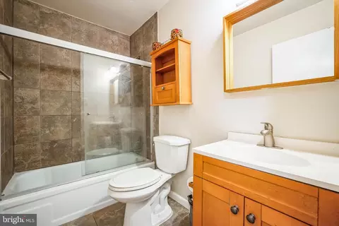 Bath - 2228 Lofty Heights Pl, Reston, VA 20191 photo 2 of 4