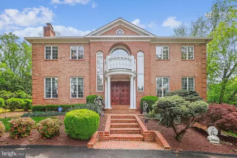 Exterior - 1071 Spring Hill Rd, Mclean, VA 22102 photo 7 of 17