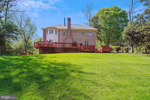 Exterior - 1071 Spring Hill Rd, Mclean, VA 22102 photo 9 of 17