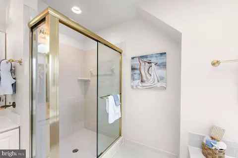 Bath - 6401 Oak Meadow Way, Mclean, VA 22101 photo 5 of 8