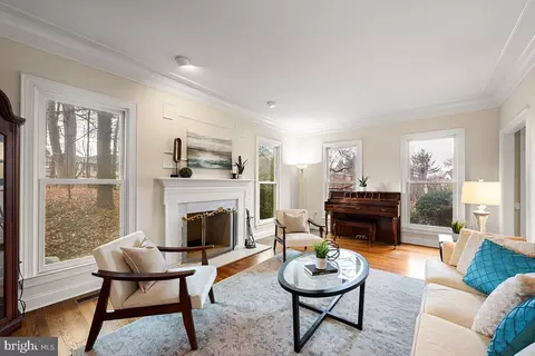 Living - 6401 Oak Meadow Way, Mclean, VA 22101 photo 2 of 12