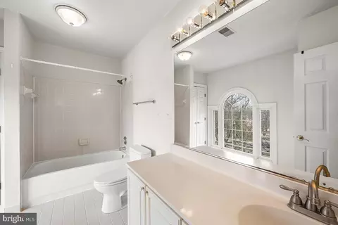 Bath - 6401 Oak Meadow Way, Mclean, VA 22101 photo 7 of 8