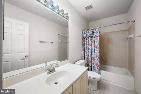 Bath - 6401 Oak Meadow Way, Mclean, VA 22101 photo 6 of 8