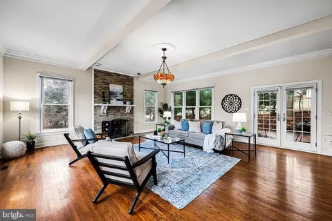 Living - 6401 Oak Meadow Way, Mclean, VA 22101 photo 3 of 12