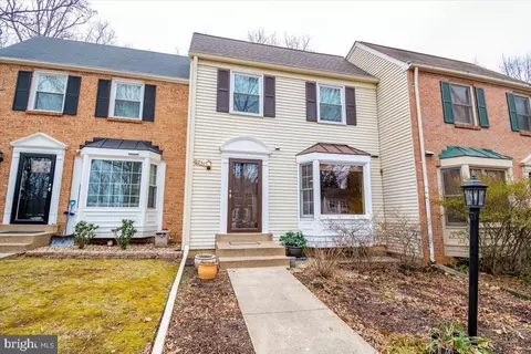 8230 Goldstream Ct, Vienna, VA 22182