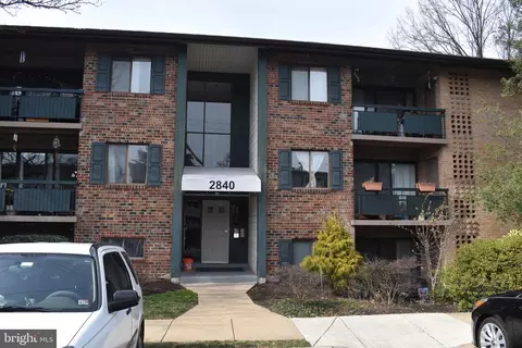 2840 Dover Ln #102, Falls Church, VA 22042
