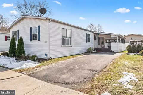 14509 Northeast Pl, Chantilly, VA 20151