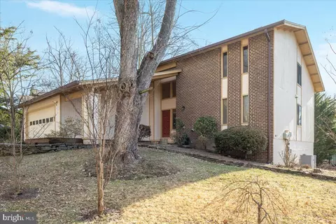 9117 Lyon Park Ct, Burke, VA 22015