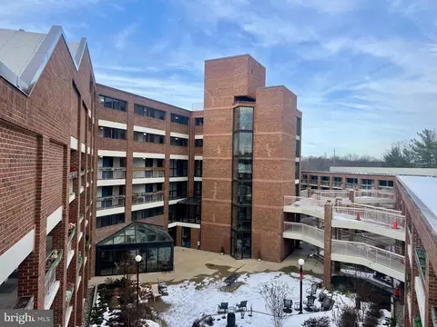 1951 Sagewood Ln #131, Reston, VA 20191