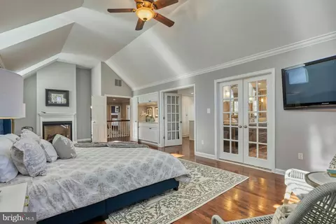 Bedroom - 7134 Merrimac Dr, Mclean, VA 22101 photo 3 of 7