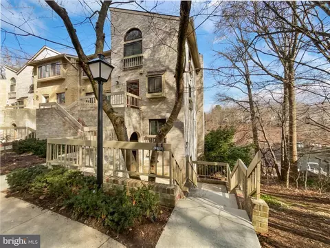 11100 Boathouse Ct #101, Reston, VA 20191