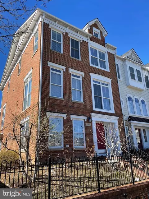 721 Grant St, Herndon, VA 20170