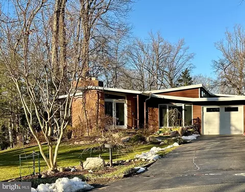 3406 Fiddlers Grn, Falls Church, VA 22044
