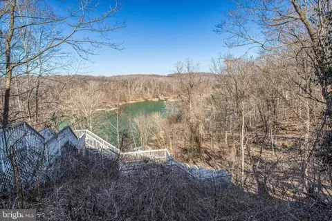 View/Area - 7024 Green Oak Dr, Mclean, VA 22101 photo 6 of 10
