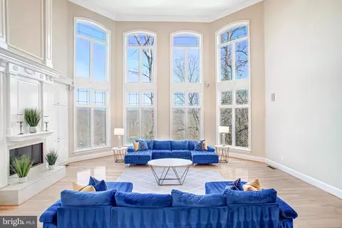 Living - 7024 Green Oak Dr, Mclean, VA 22101 photo 3 of 9