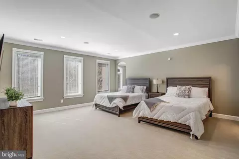 Bedroom - 7024 Green Oak Dr, Mclean, VA 22101 photo 15 of 20