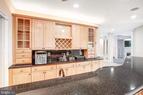 Kitchen - 7024 Green Oak Dr, Mclean, VA 22101 photo 11 of 14