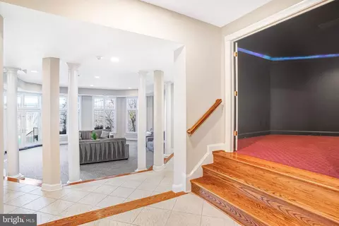Entry Way - 7024 Green Oak Dr, Mclean, VA 22101 photo 18 of 19