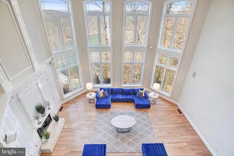 Living - 7024 Green Oak Dr, Mclean, VA 22101 photo 7 of 9