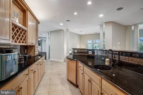 Kitchen - 7024 Green Oak Dr, Mclean, VA 22101 photo 13 of 14