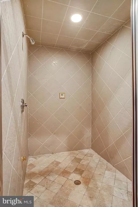 Bath - 7024 Green Oak Dr, Mclean, VA 22101 photo 17 of 17