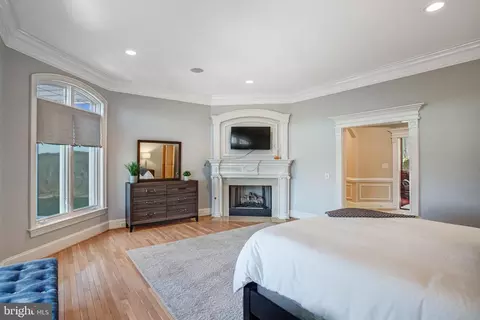 Bedroom - 7024 Green Oak Dr, Mclean, VA 22101 photo 6 of 20