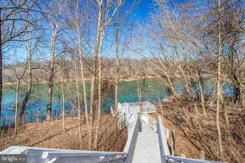 View/Area - 7024 Green Oak Dr, Mclean, VA 22101 photo 8 of 10