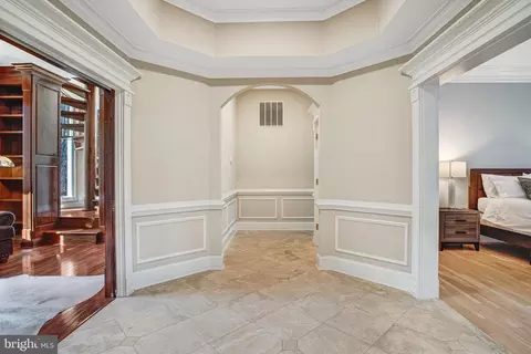 Entry Way - 7024 Green Oak Dr, Mclean, VA 22101 photo 8 of 19