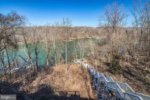 View/Area - 7024 Green Oak Dr, Mclean, VA 22101 photo 1 of 10
