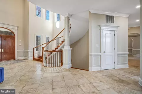 Entry Way - 7024 Green Oak Dr, Mclean, VA 22101 photo 7 of 19