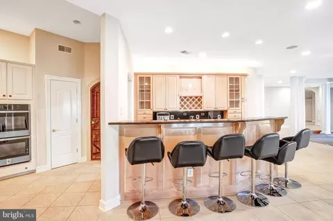 Kitchen - 7024 Green Oak Dr, Mclean, VA 22101 photo 10 of 14