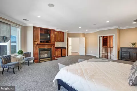 Bedroom - 7024 Green Oak Dr, Mclean, VA 22101 photo 11 of 20