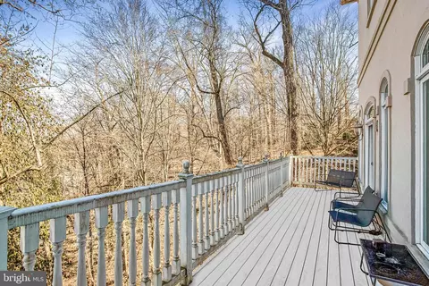 Exterior - 7024 Green Oak Dr, Mclean, VA 22101 photo 2 of 7
