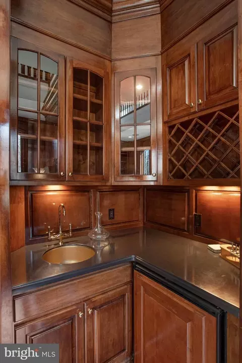 Kitchen - 7024 Green Oak Dr, Mclean, VA 22101 photo 9 of 14
