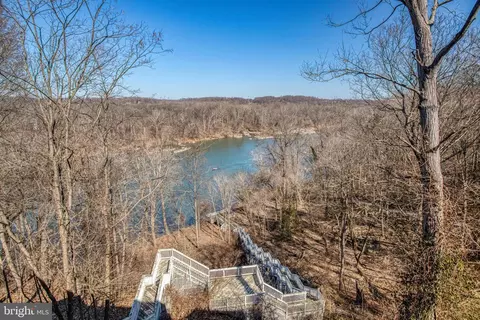 View/Area - 7024 Green Oak Dr, Mclean, VA 22101 photo 2 of 10